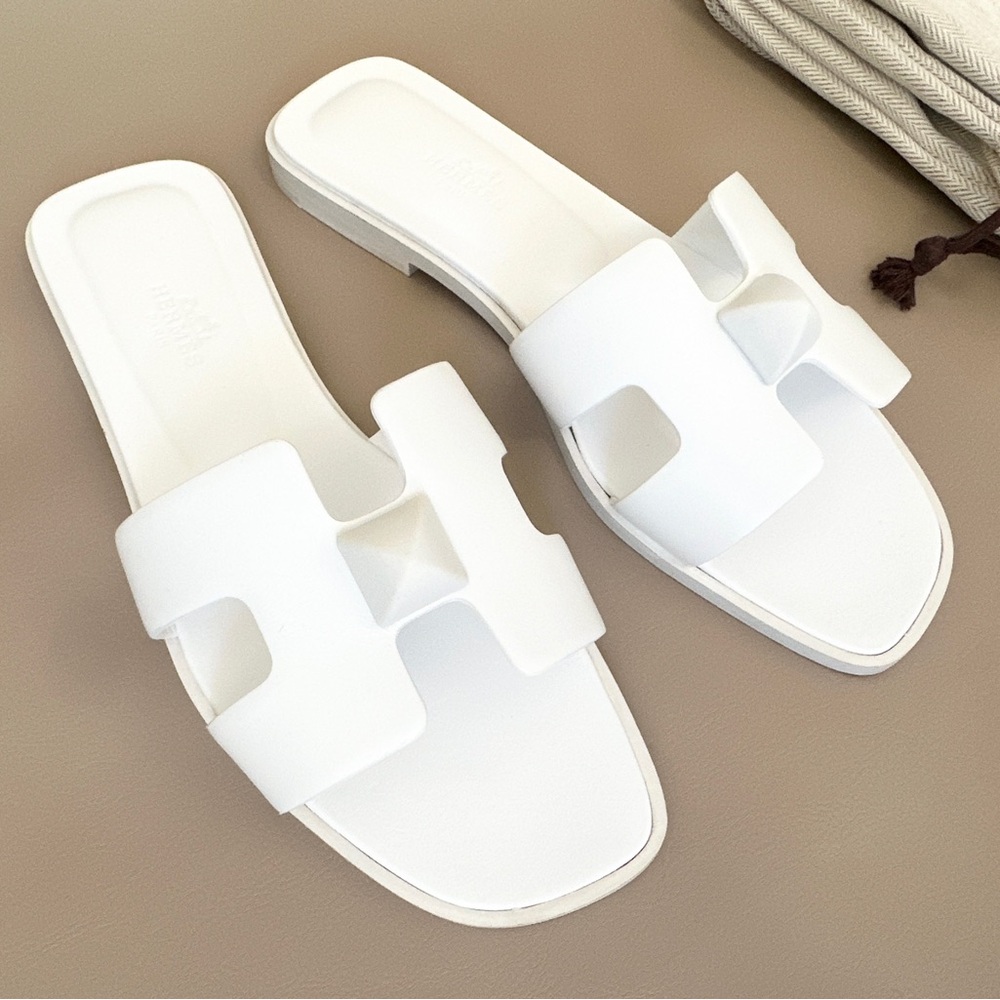 HERMES ORAN SANDALS IN WHITE LEATHER. SIZE 37 SALE.